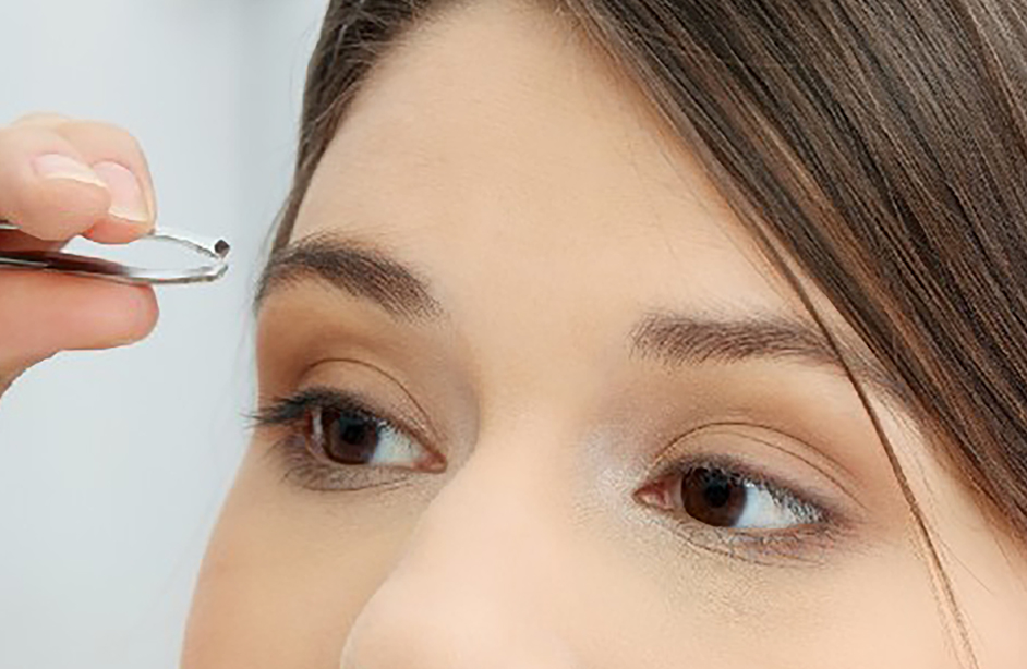 How To Trim Your Eyebrows